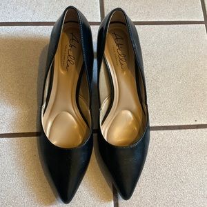 Abella Black Women’s Pumps Sz 9.5